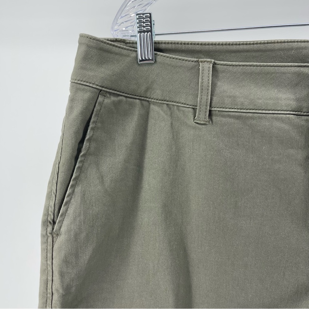 Market & Spruce Olive Green Bermuda Shorts, Stretch Cotton Blend, Women's 20W - Picture 2 of 5